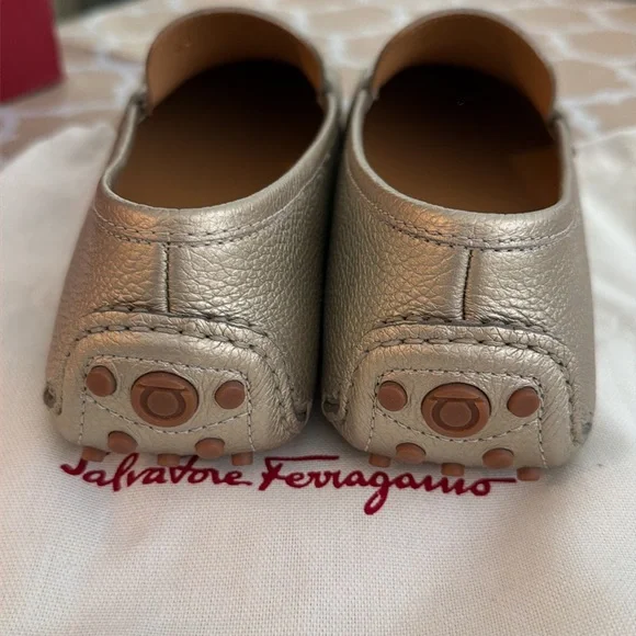 Woman's Salvatore Ferragamo Gold Driving moccasin - Picture 3 of 4